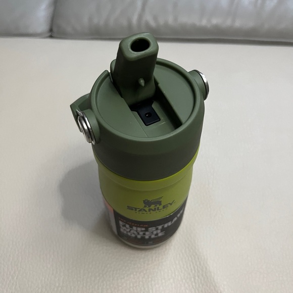 NWT -Stanley The Iceflow Flip Straw Water Bottle 17oz/0.5L 10hrs Cold 30hrs Iced - Picture 3 of 8